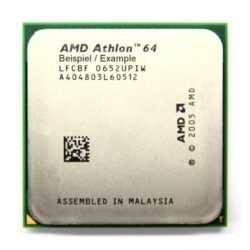 El AMD Athlon 64 es un microprocesador x86 de 8ª generación que implementa el conjunto de instrucciones AMD64, que fueron introducidas con el procesador Opteron. El Athlon 64 presenta un controlador de memoria en el propio circuito integrado del microprocesador y otras mejoras de arquitectura que le dan un mejor rendimiento que los anteriores Athlon y que el Athlon XP funcionando a la misma velocidad, incluso ejecutando código heredado de 32 bits. El Athlon 64 también presenta una tecnología de reducción de la velocidad del procesador llamada Cool’n’Quiet,: cuando el usuario está ejecutando aplicaciones que requieren poco uso del procesador, baja la velocidad del mismo y su tensión se reduce.